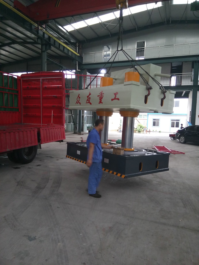 四虎成人网站91精品 400吨四柱液压机已发货