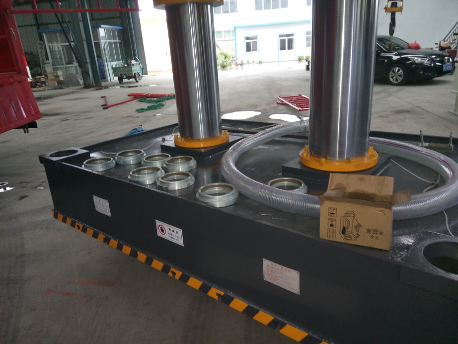 四虎成人网站91精品 400吨四柱液压机已发货