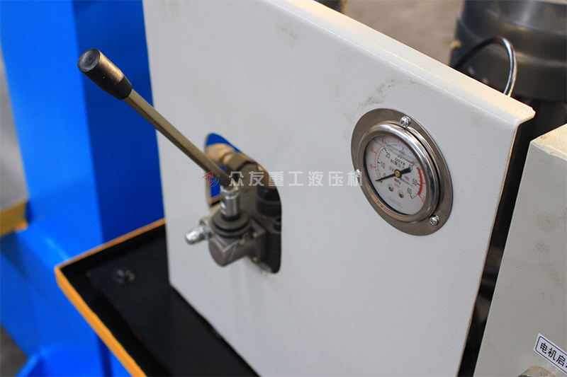 丝袜吊带蕾丝白丝AV 200吨框式液压机 200T龙门实心轮胎压装机压胎机
