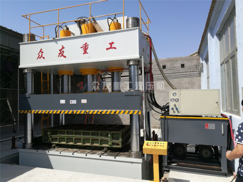 四虎成人网站91精品 液压机厂家分析耐火材料成型液压机回程缸泄露问题
